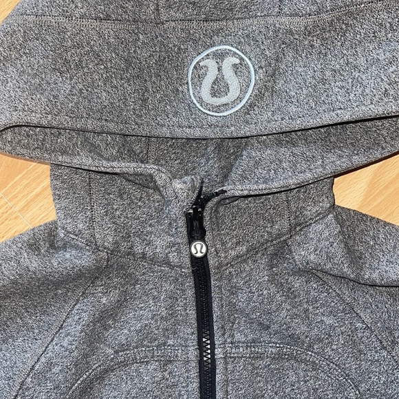 Lululemon scuba sweater - women’s size 4 - Picture 2 of 4